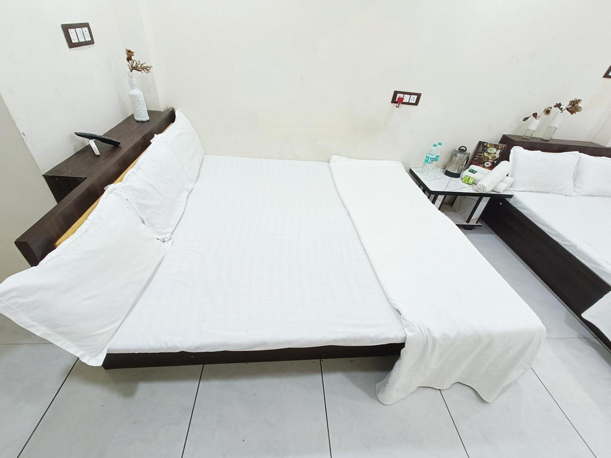 Ginger Hotels Ujjain Tower Kshipra Inn-Family Stay Airconditioned Hotel Exterior photo